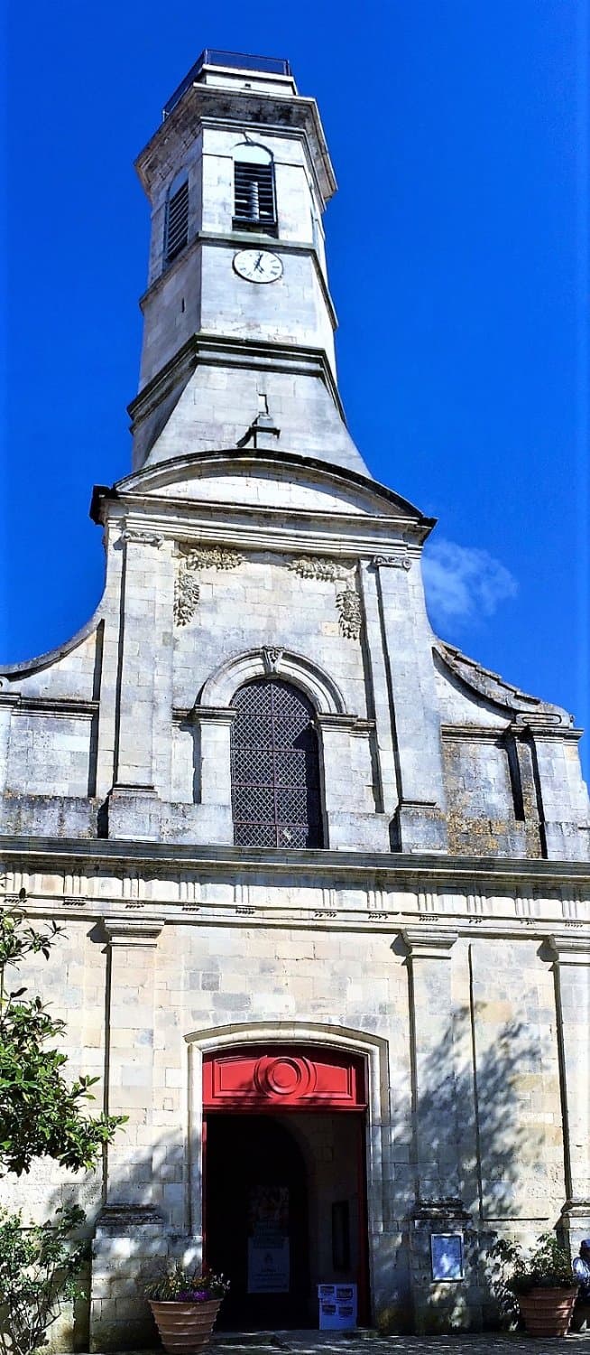 Un clocher surprenant et sa plate-forme d'observation