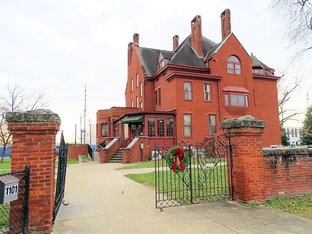 the entrance is in the back of the house