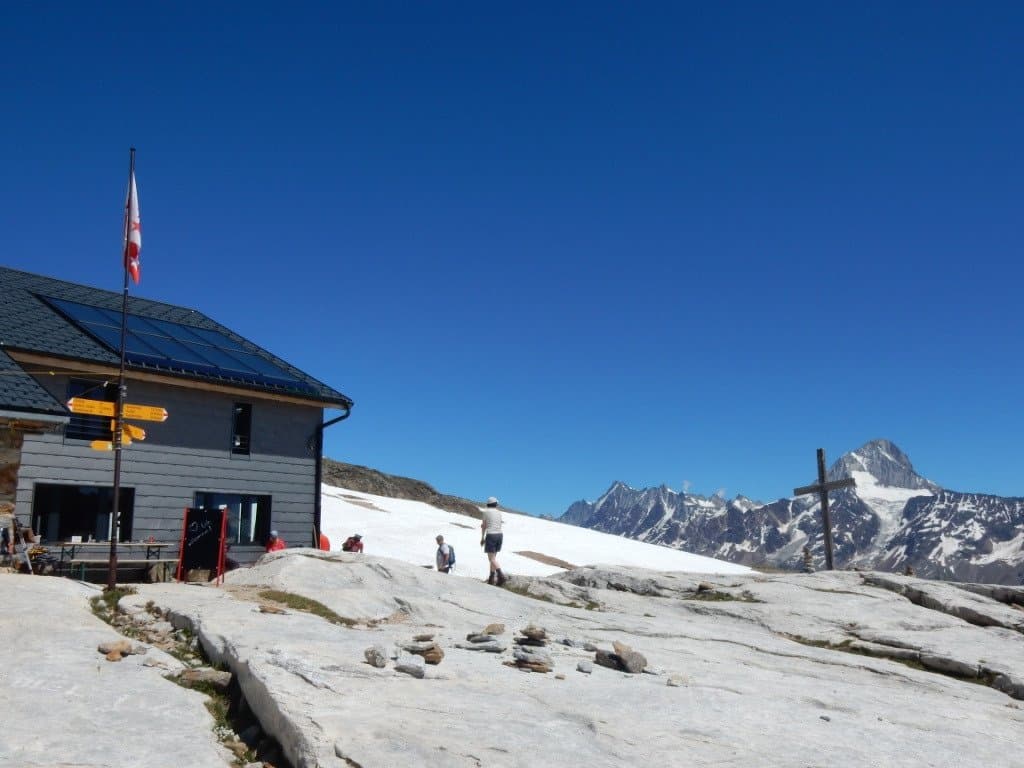 Lötschenpasshütte im Sommer