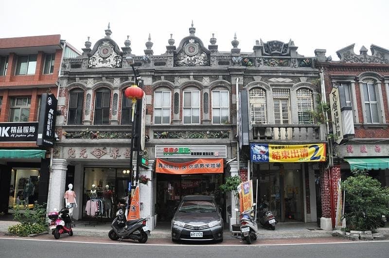 古い建物が連なっている