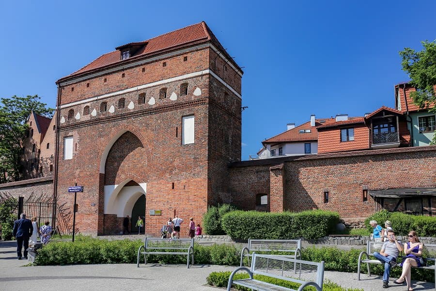The gate with a little park