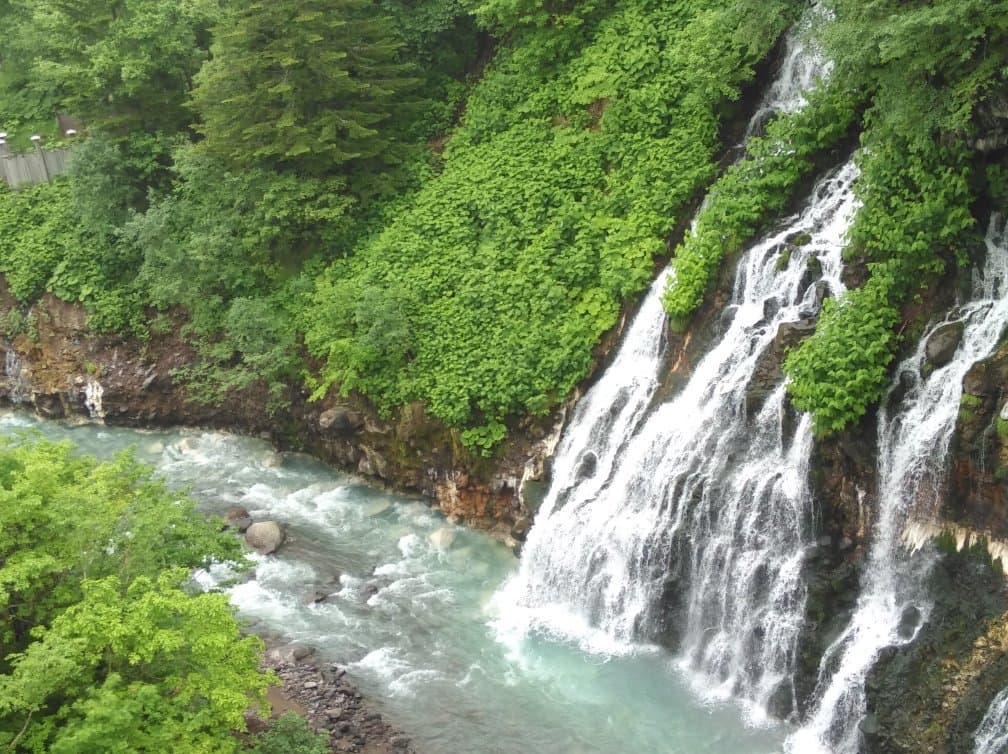 ホテルから滝まで朝の散歩