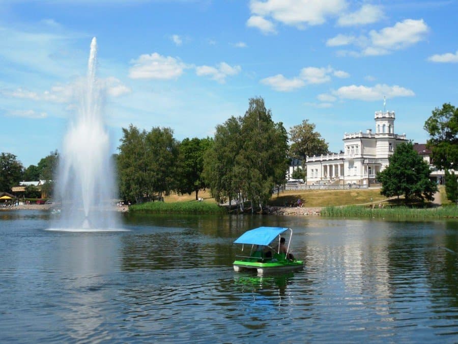 Музей города Друскининкай и фонтан