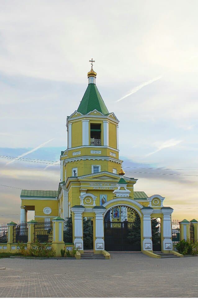 Свято-Николаевский храм - православный храм, самый старинный в Днепре. Построен в 1810 году. Рас