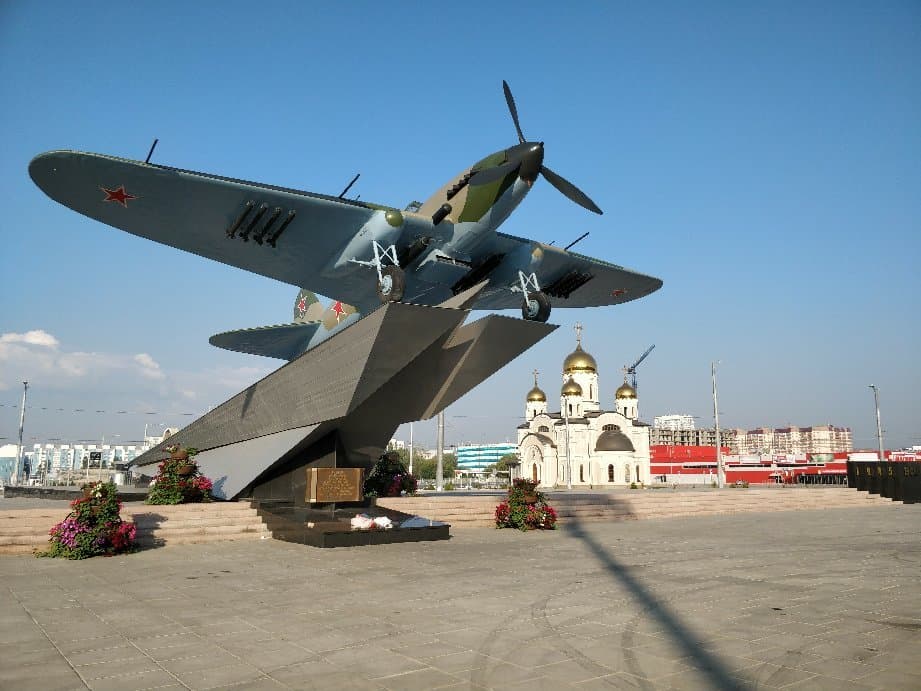 IL-2 Monument