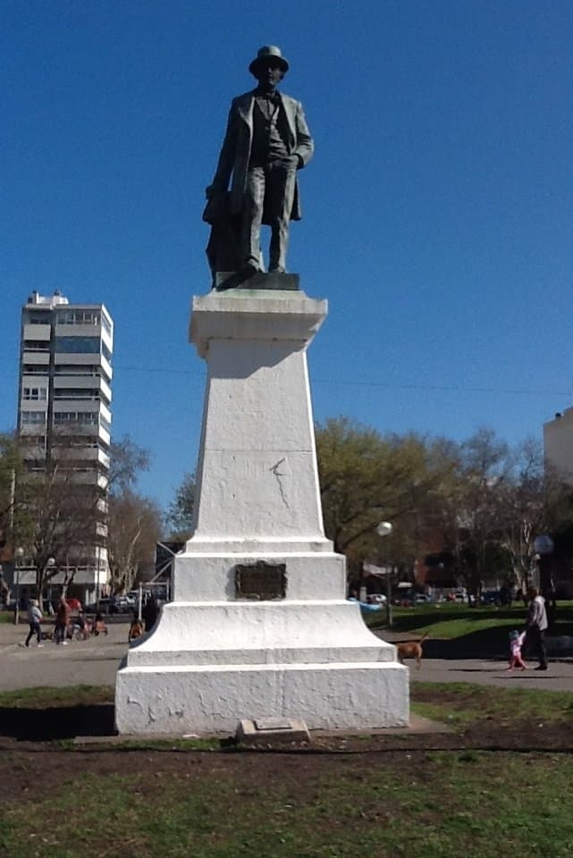 Plaza Mitre ,estatua B. Mitre,Mar del Plata 