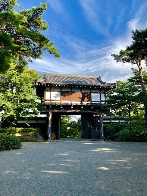 表門を本丸側から