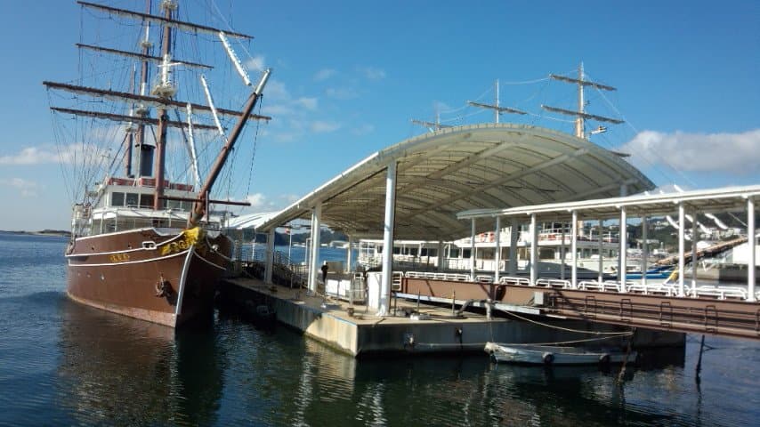 道の駅本館の裏にある、遊覧船の発着場で、「日本丸」と「海麟丸」がありました。残念ながら、乗船してません。