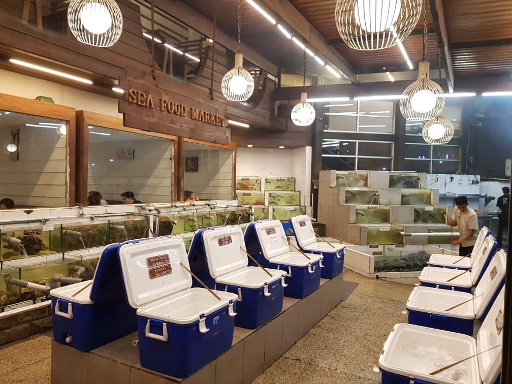 Layar Seafood Manyar Kertoarjo