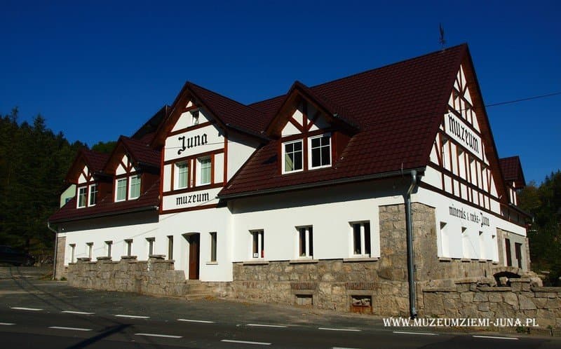 Budynek Muzeum Ziemi JUNA - Strażnica Walońska w Szklarskiej Porębie