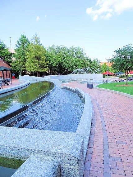 fountain/waterfall