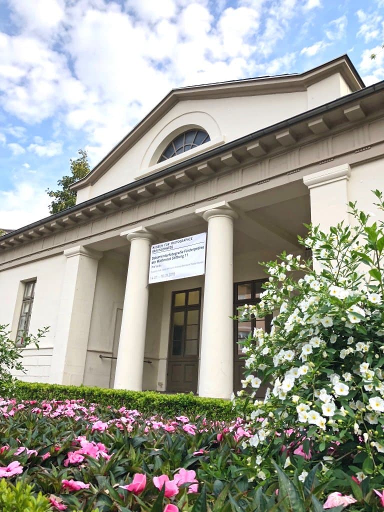 Zwei historische Torhäuser sind Ausstellungsort des Museums – hier das nördliche Torhaus.