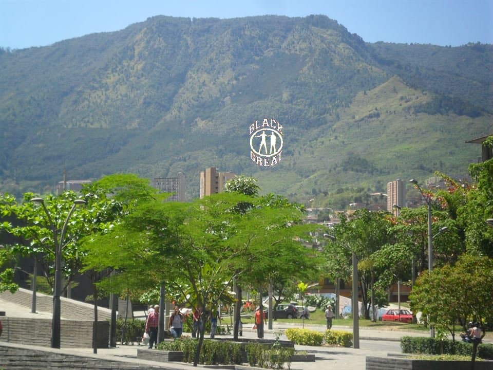 ubicado en el barrio boston centroriente de la ciudad toda la historia de medellin y los eventos que han quedado en el archivo para siempre en la memoria de los colombianos.  located in the downtown boston district of the city all the history and events that have remained in the archive forever in the memory of Colombians.