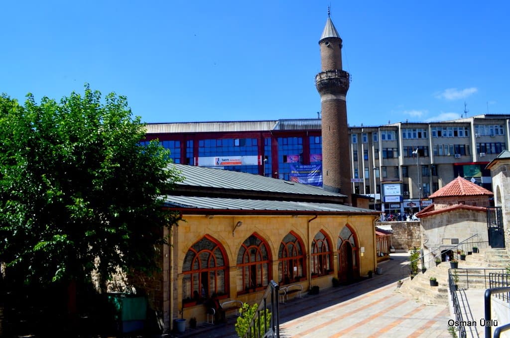 Sivas Ulu cami giriş ve minaresi