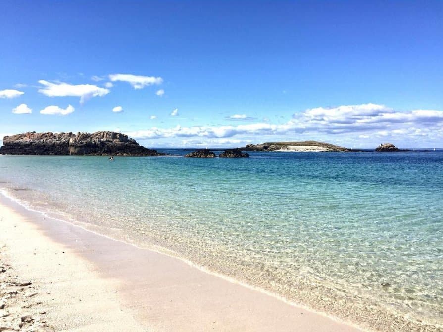 Ma plage préférée ? La plage de l’île de Saint-Nicolas dans le Finistère - Iles Glénan.