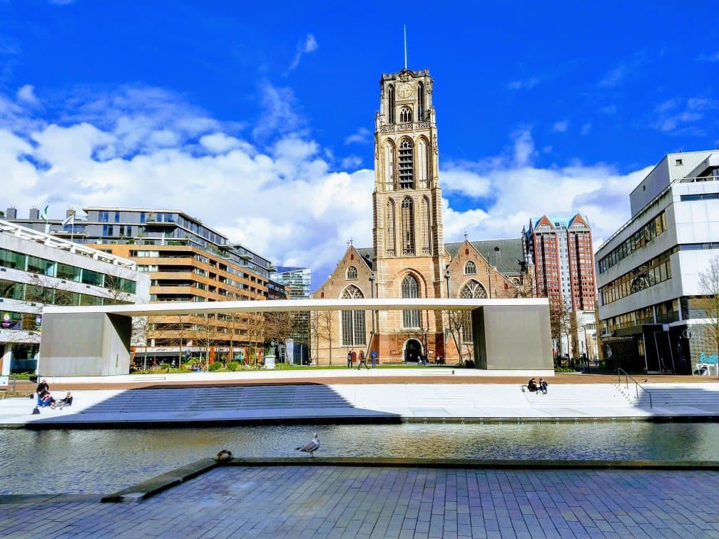 Sunday means church time😄 Don't you love the heavenly silence inside churches???😍  #laurenskerk #grotekerk #rotterdam