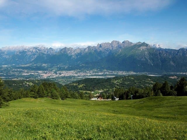 Vista su Belluno e le Dolomiti