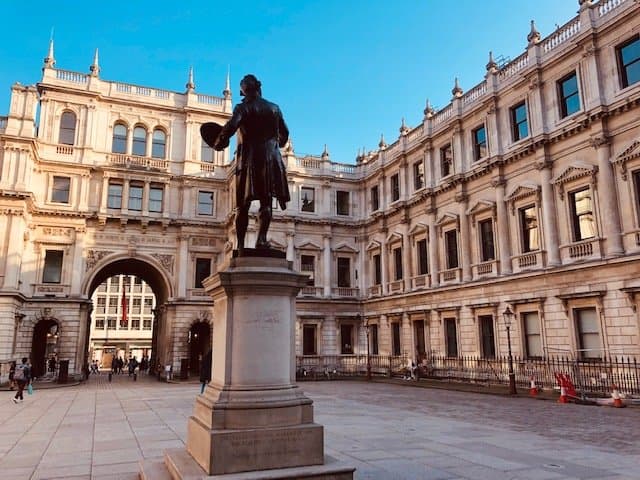 Royal Academy courtyard, statue of Sir Joshua Reynolds