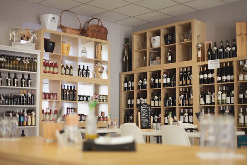 Gustissimo je vinotéka, prodejna autentických italských potravin a pizzerie v jednom.