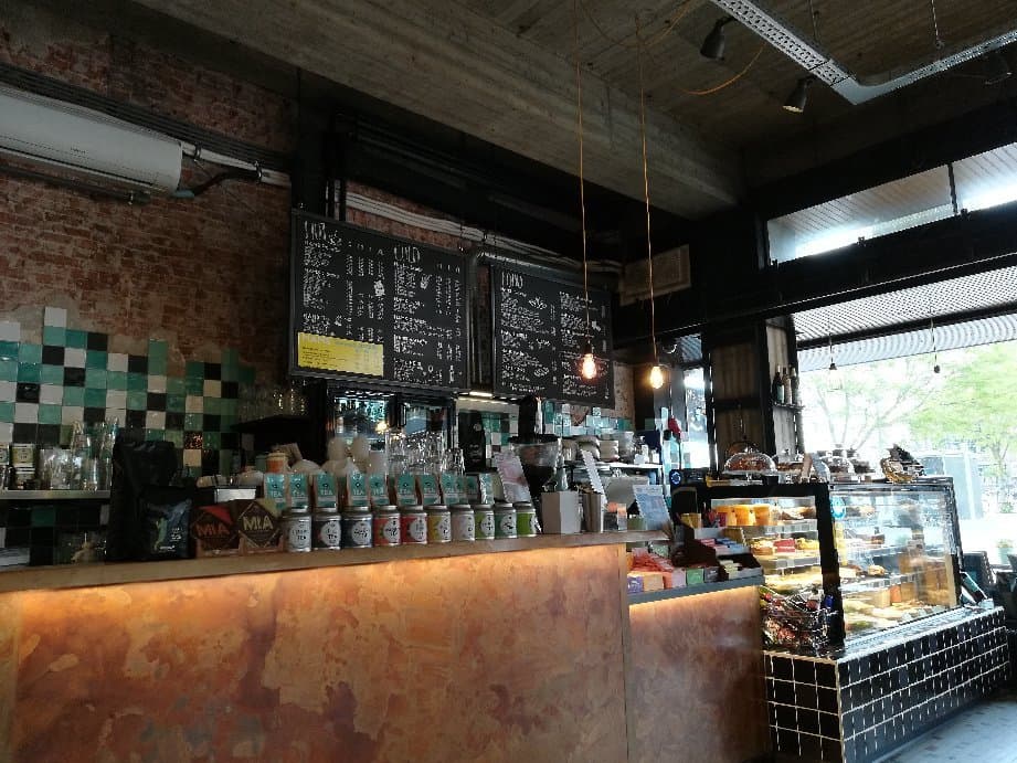 Mams Gallery & Total Health Cafe