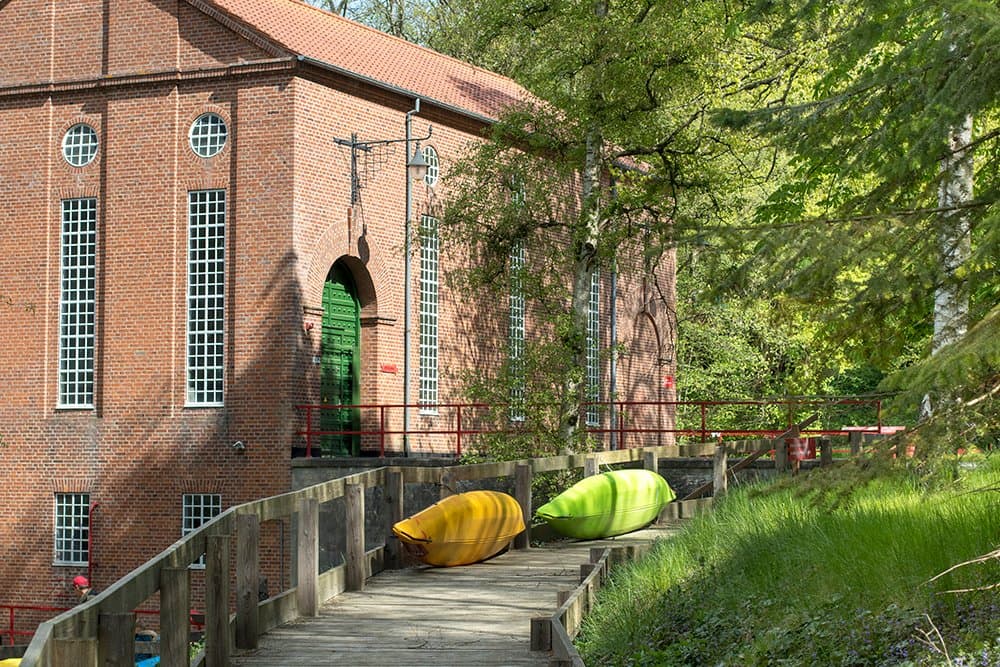 Located only 3 km from Kolding City, Hartevaerket happens to be the first major hydropower plant ever built in Denmark (1918-1920). The plant is still in use today and contributes to 1% of Kolding’s electrical needs.