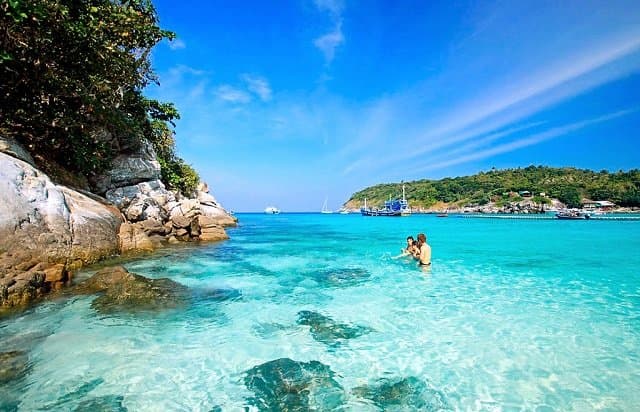 Bãi Chồng, Khu du lịch Cù Lao Chàm. Xem thêm tại website: https://tourdanangcity.vn/nhung-dia-diem-phai-checkin-khi-di-du-lich-cu-lao-cham/
