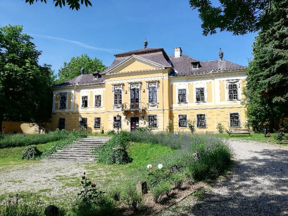 De La Motte Castle