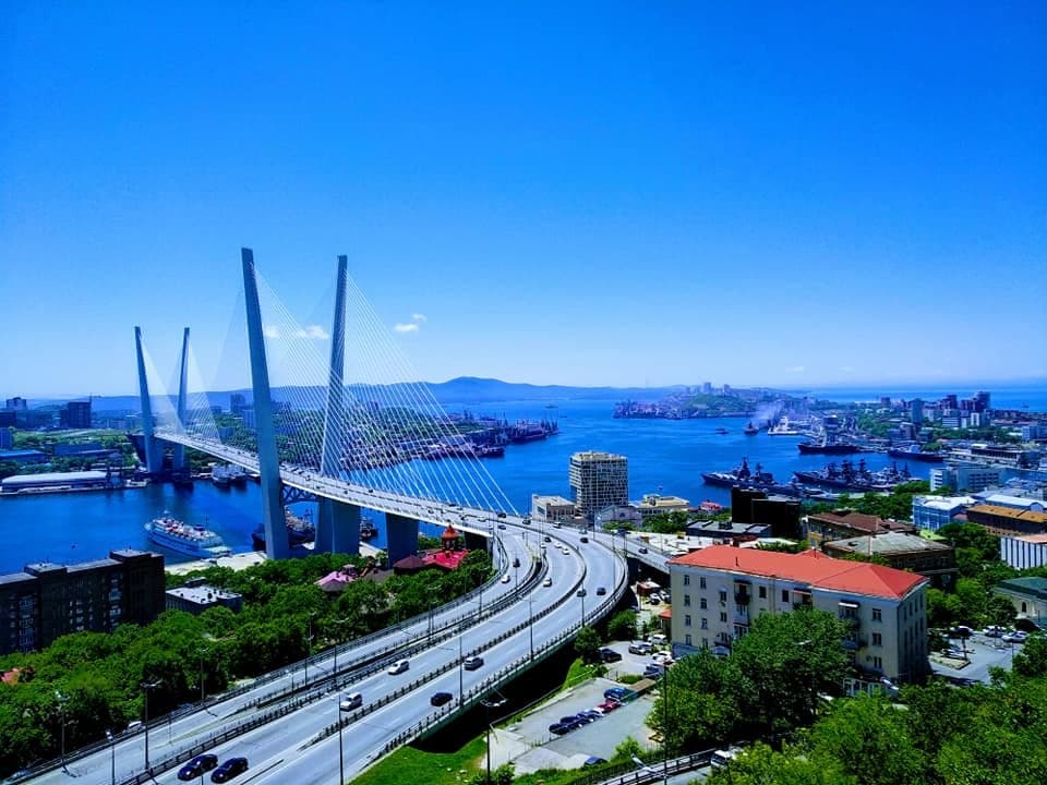 Вид на бухту Золотой Рог, июнь 2019