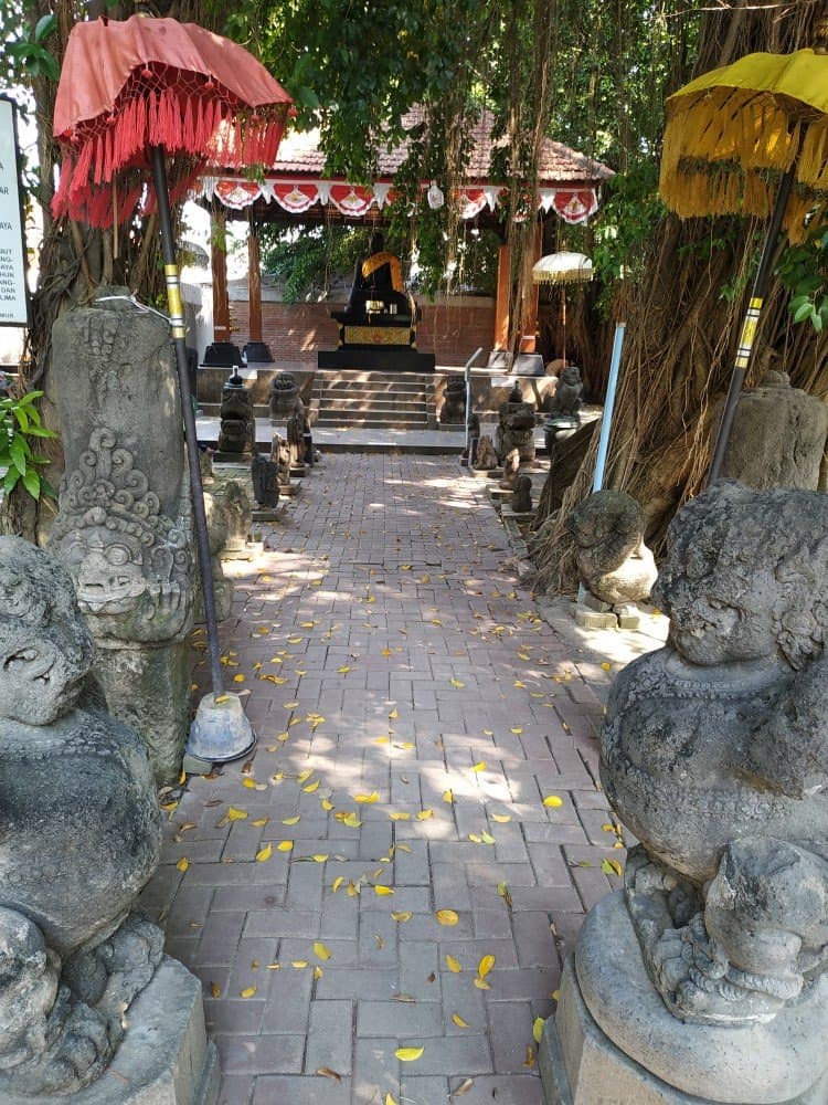 Joko Dolog Statue