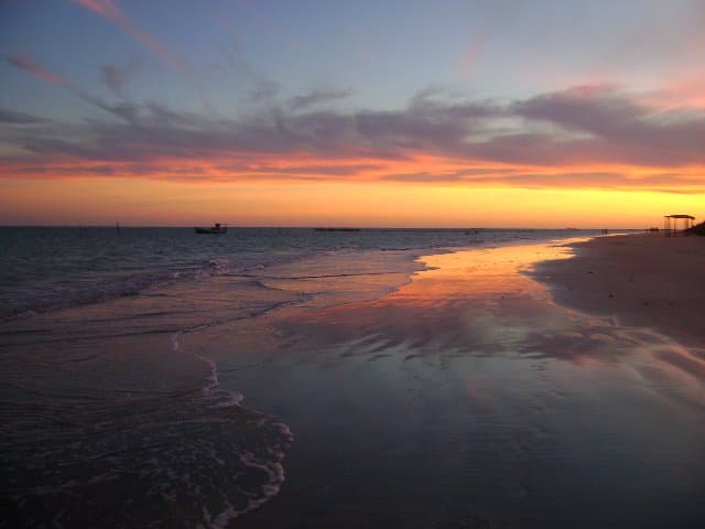 POR DO SOL NA PRAIA DO TOQUE