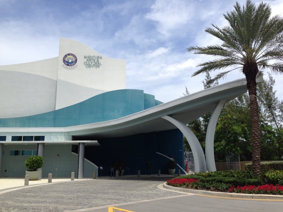 Main entrance at Aventura cultural center