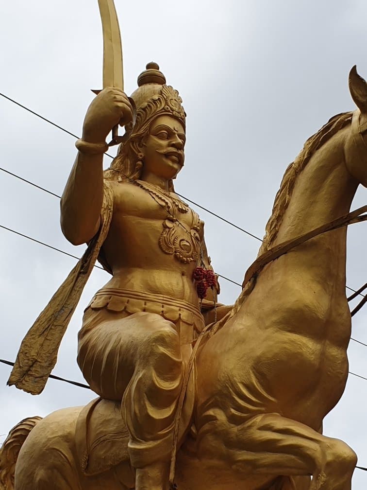 Sangiliyan Statue
