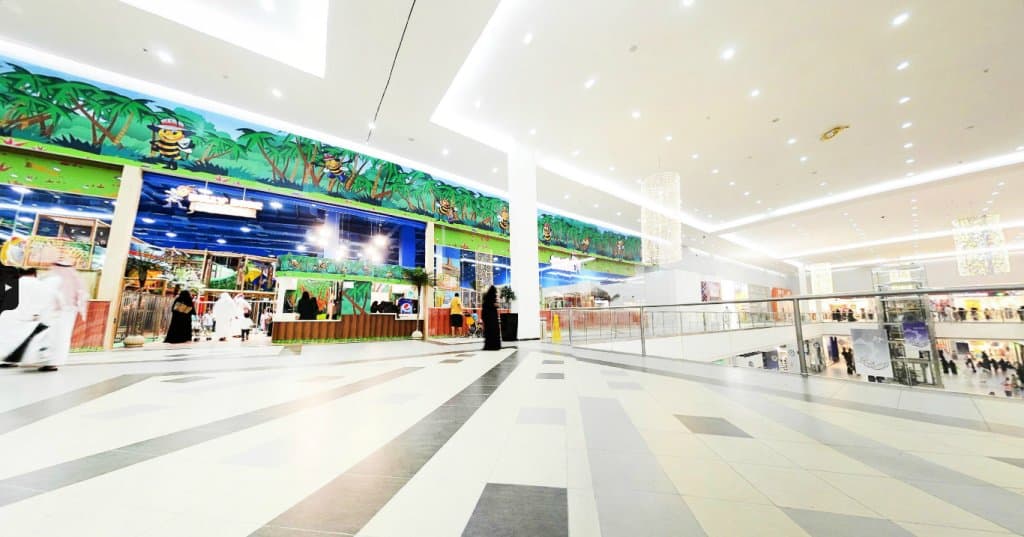 مكة مول هو المكان المناسب للتسوق. يقوم فريق التأجير باستمرار بزيادة عدد المستأجرين بمزيج مع تجار التجزئة والعلامات التجارية العالمية الجديدة لتلبية احتياجات المتسوقين