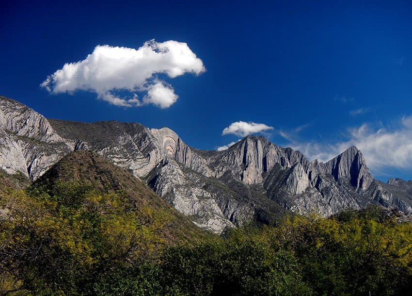 There are 20 kilometers of mountain ridges.