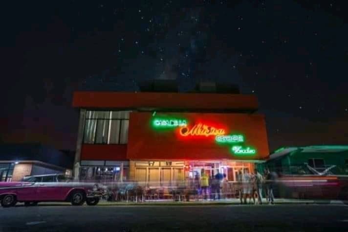 Así se ve la Casa de la Música de noche
