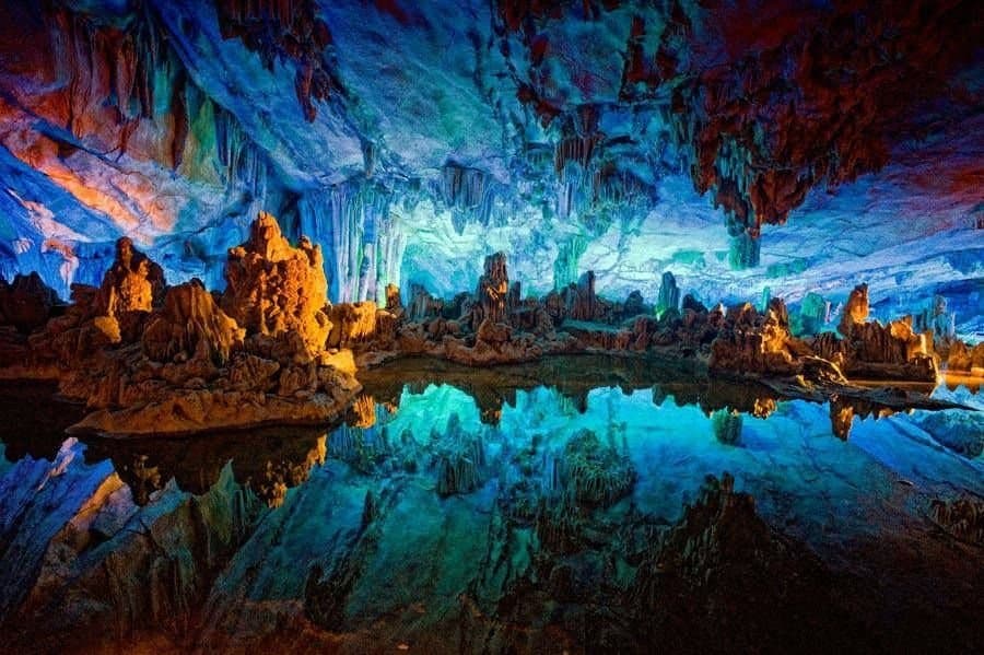 Prometheus Cave formed in Sataphlia-Tskaltubo karst massif.  The total length of the cave is about 11 km, of which 1060 m are open to visitors. The cave has a total of 22 halls, six of which are currently open to tourists