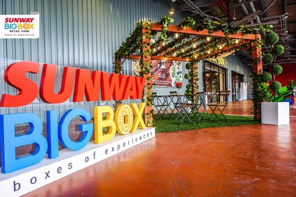 Come join this new dining concept “drive-thru-dine-in”. 📣BOOK NOW: https://rebrand.ly/drivethru-dinein  Come try it out!! Limited time only 