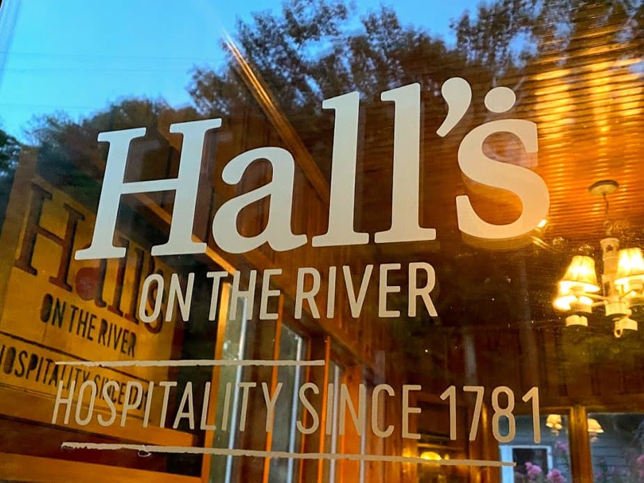 Hall's on the River - A unique Bluegrass Restaurant and Tavern Serving Seafood, Steaks and Local Southern Originals down on the Kentucky River between Lexington and Winchester.