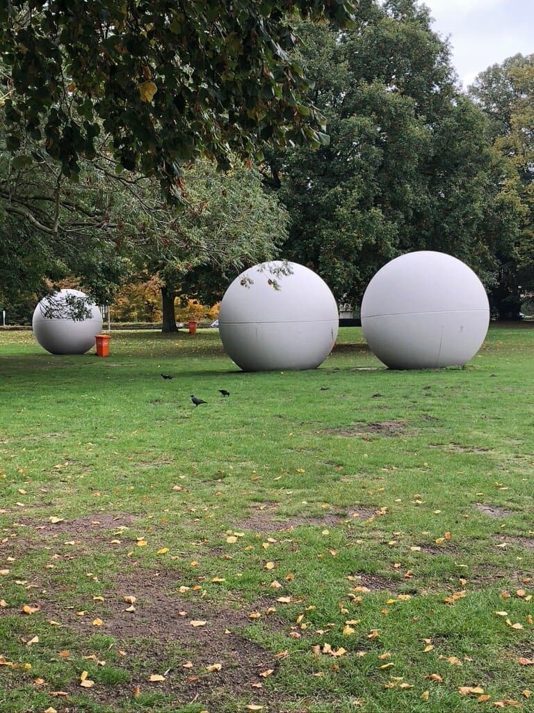 Giant Balls