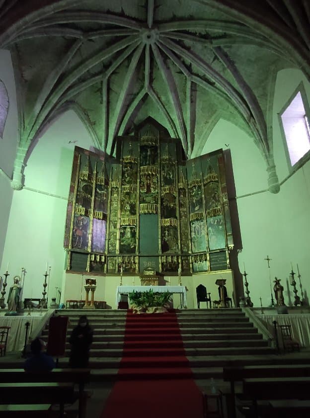 Iglesia Inacabada Castaño del Robledo