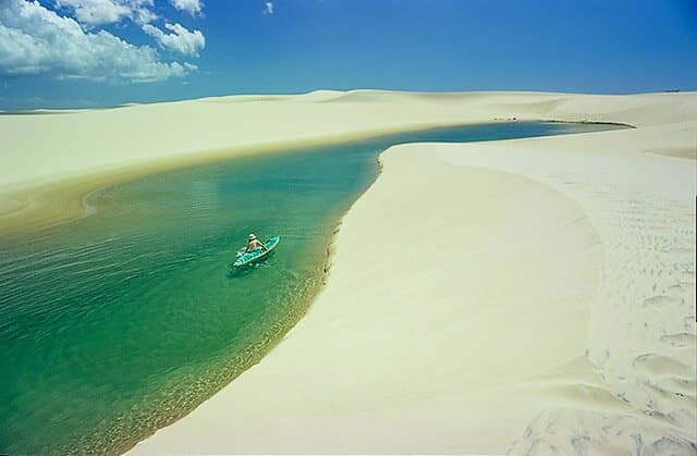 A ilha do Caju  e um Santuario ecologico que fica no Delta do Parnaiba (  PI/MA). A partir do dia 20 dezembro, a azul vai voar todos os Domingos e Quartas diretamente do Aeroporto de Viracopos ( Campinas/ Sao Paulo ) para Parnaiba.   Passeios pra ilha do Caju saem do Porto de Tatus, Parnaiba. 