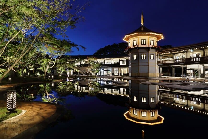離宮庭園でのライトアップ。庭園内にある水面に建物が映って本当に美しい。