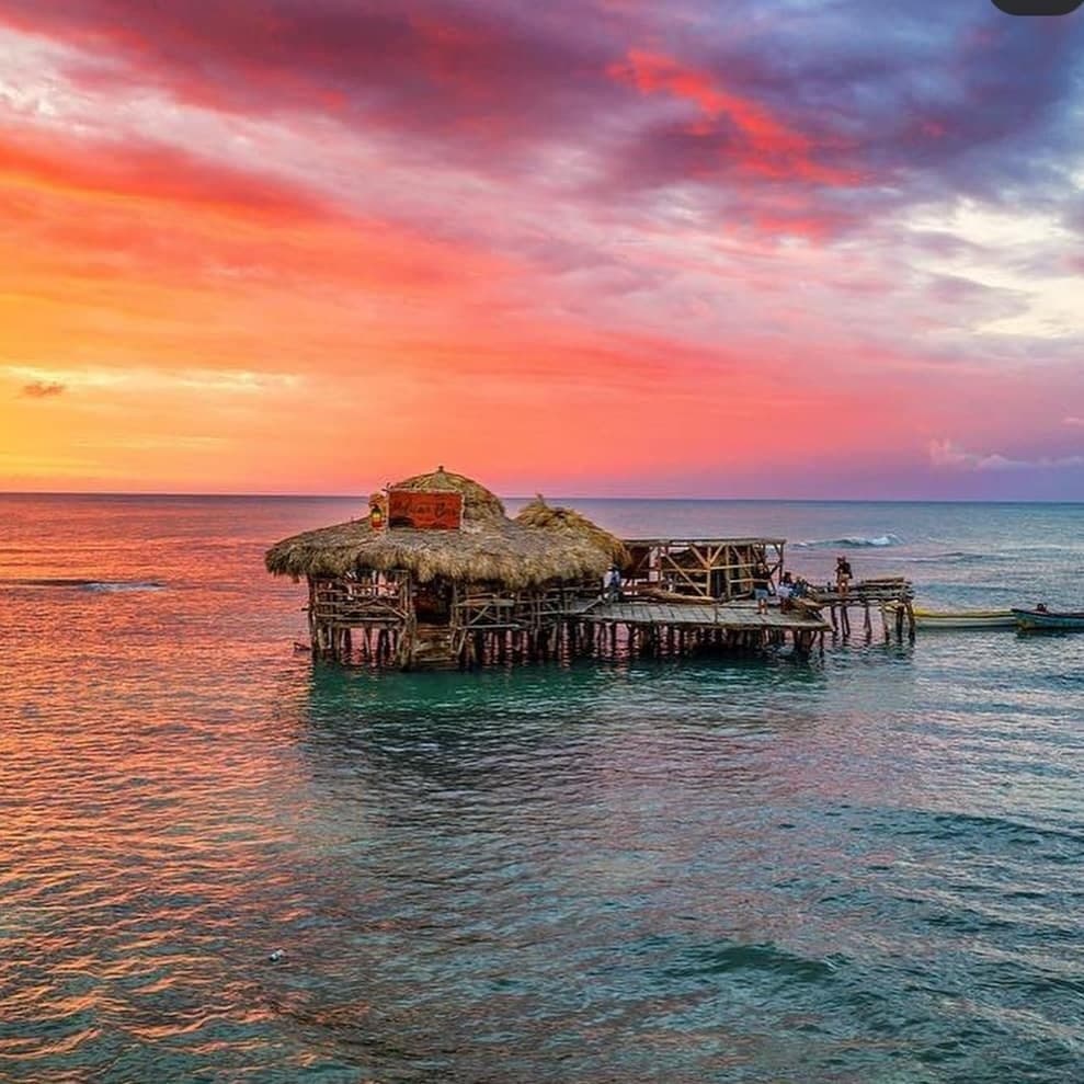 Floyd's Pelican Bar