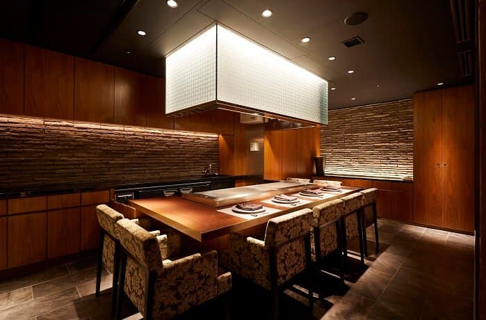 神戸プレジール本店 鉄板焼カウンター（個室）