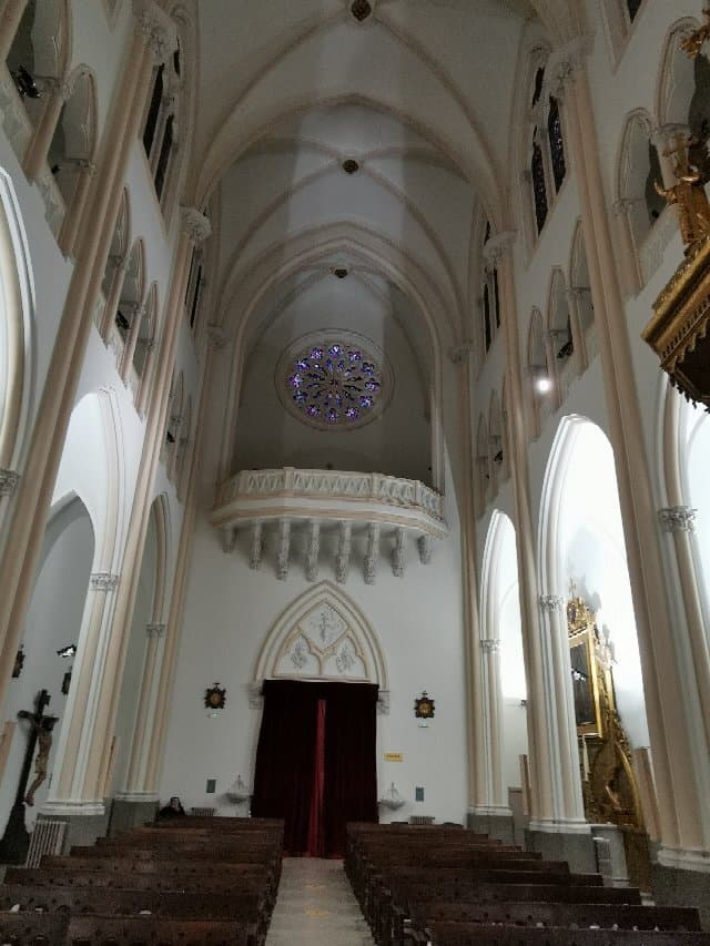 Interior de la Iglesia de San José de la Montaña.