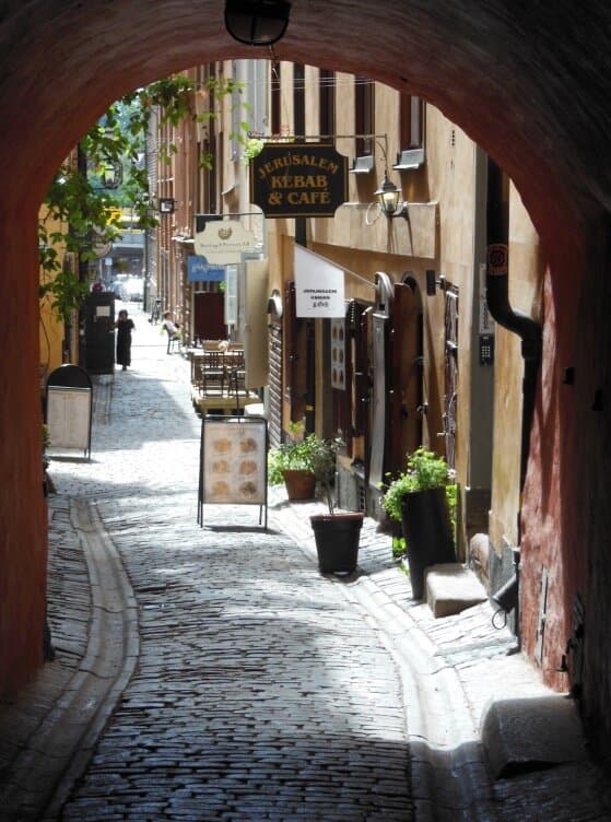 Uno dei vicoli laterali