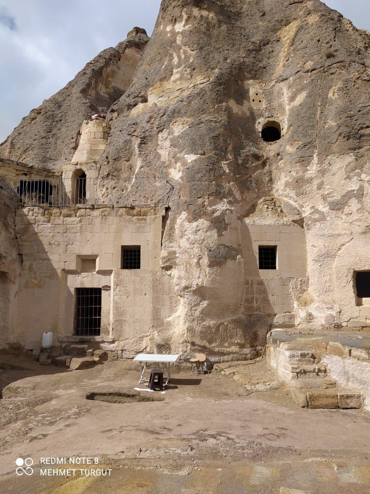 Keşlik manastırı Ürgüp’e yaklaşık 17 km uzaklıkta olan, oldukça iyi korunmuş erken Hristiyanlık dönemi manastırlardan. 