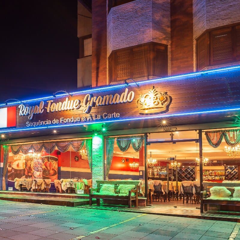 Nossa casa te espera, para celebrar a união entre a tradição de bem receber da Serra Gaucha e o melhor da  cozinha internacional!