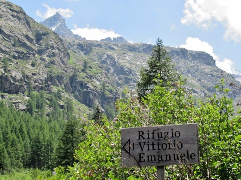 Sentiero per il Rifugio Vittorio Emanuele II