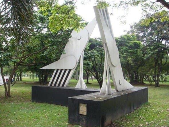 MONUMENTO AVES DEL RÍO 